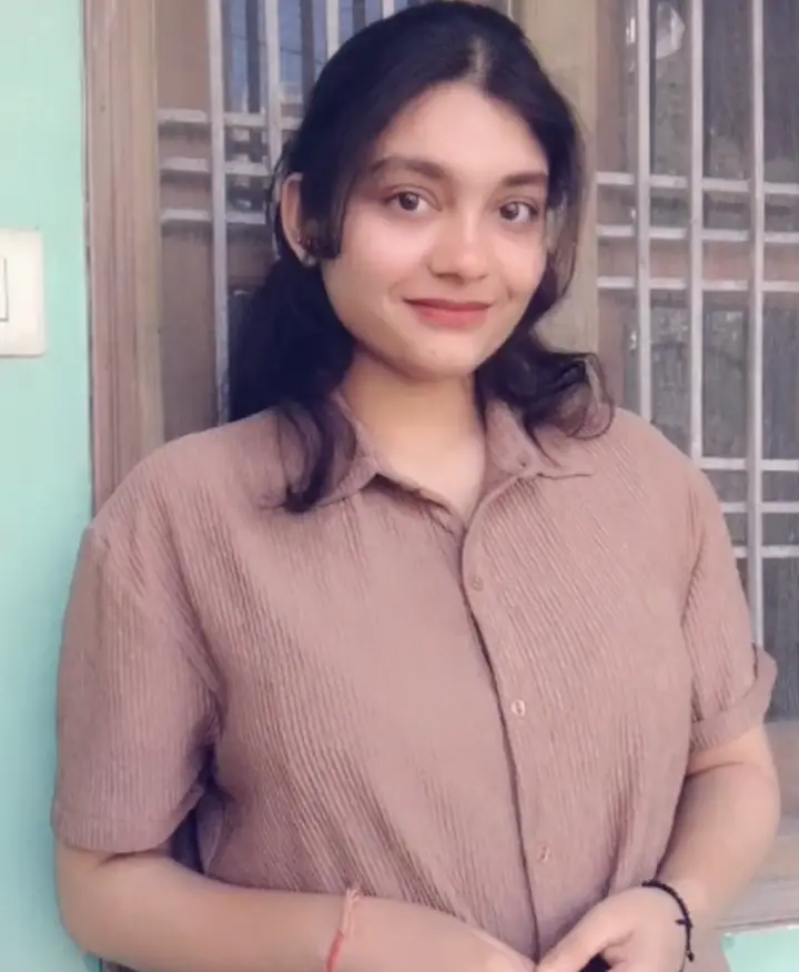 Shreya Tiwari — English Tutor in Varanasi