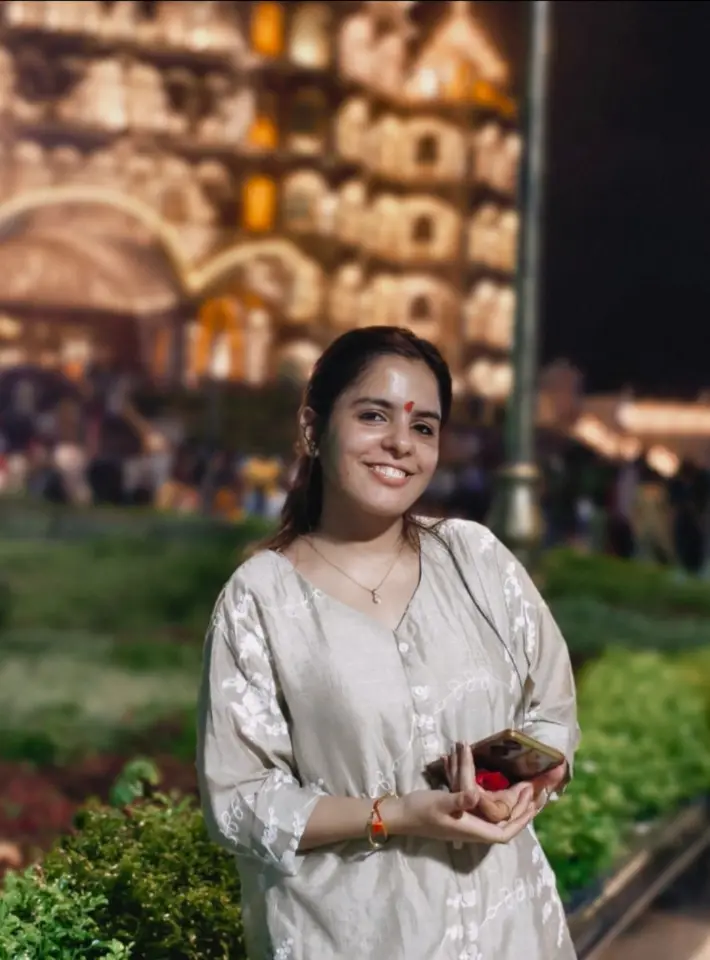 Aish Makhija — English Tutor in Varanasi