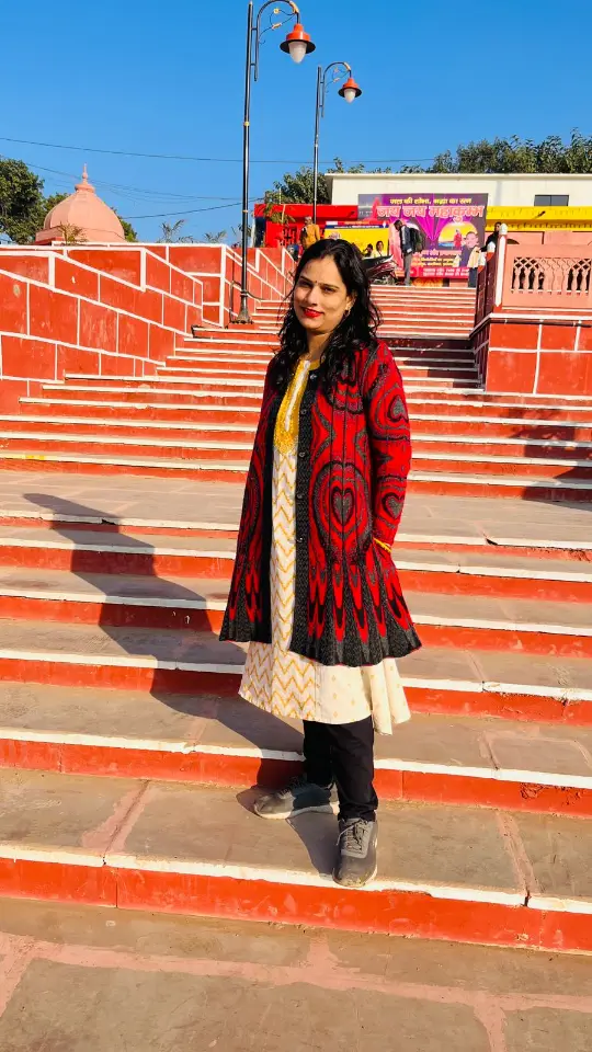 Neelam Sharma — Hindi Tutor in Noida